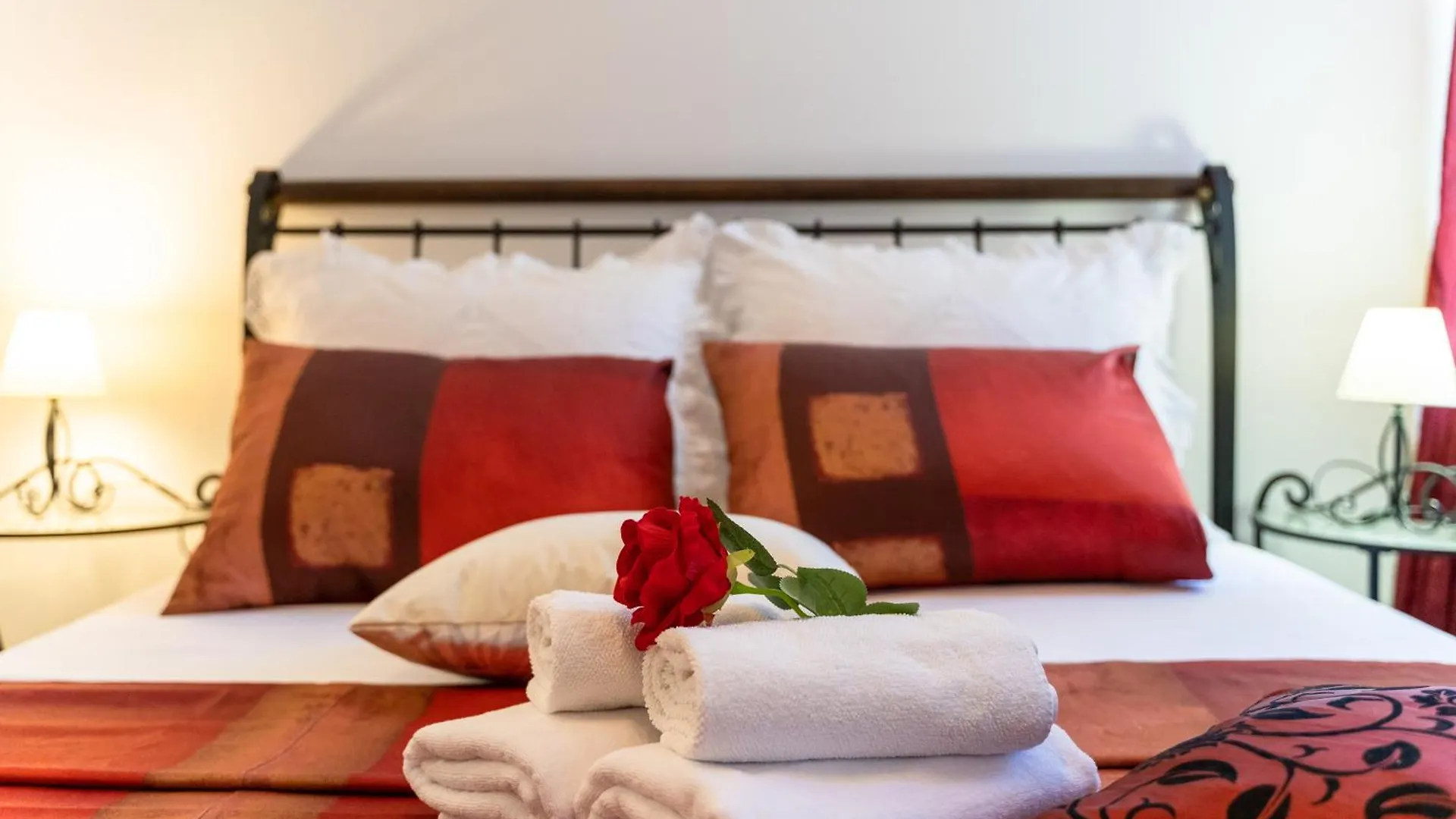 Camellia- Cozy Apartment Split
